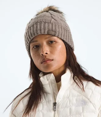Damen-Beanie mit Oh Mega-Pelzbommel